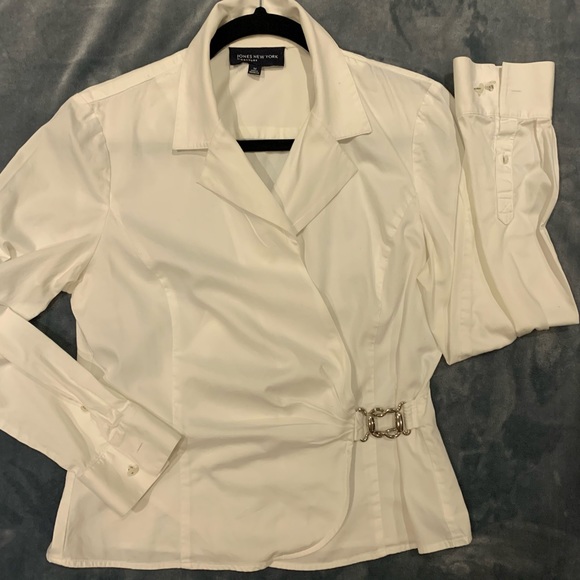 JONES NEW YORK | M | White cotton long sleeve blouse wrap with silver buckle - Picture 1 of 10